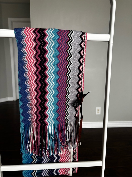 Missoni Accessories - Missoni Zigzag wool scarf with fringes